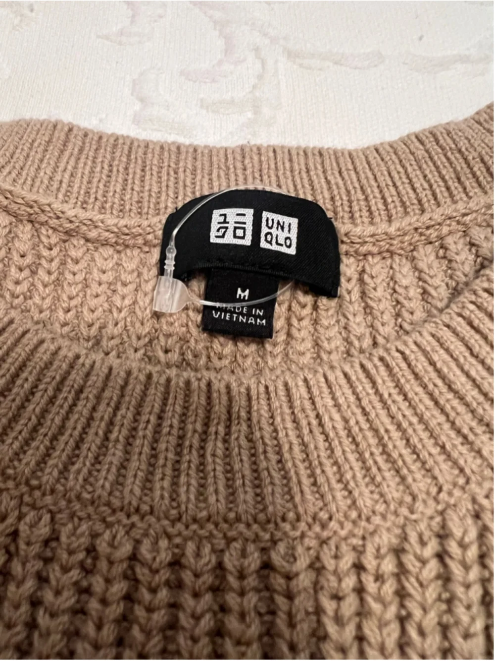 Men's Uniqlo Crew Neck Beige Knit Sweater Vest Size M
